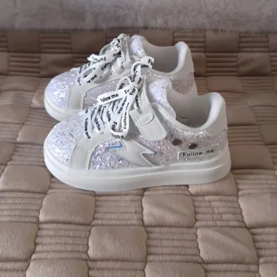 Baskets taille 26 pailletées argentées neuves